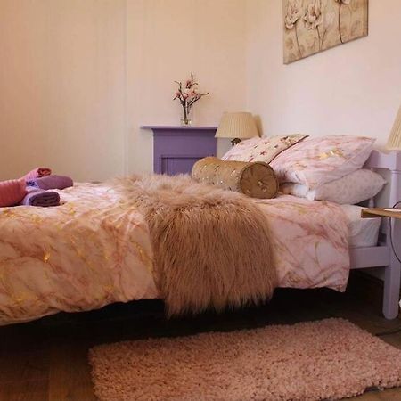 גרייט טורינגטון 3 Bedroom Terrace Holiday Home מראה חיצוני תמונה